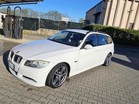 Begagnad BMW 318 143 HK (105 kW) 2008 Vit Kombi