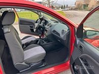 Usata Ford Fiesta Ghia 75 CV (55 kW) 2008 Rosso Utilitaria