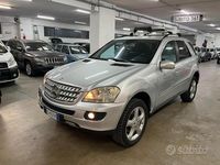 Usata Mercedes ML320 224 CV (164 kW) 2006 Grigio SUV