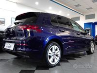 Usata VW Golf VIII Life 115 CV (84 kW) 2022 Blu Berlina