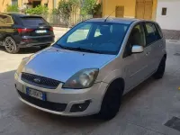 Usata Ford Fiesta Titanium 68 CV (50 kW) 2007 Grigio Utilitaria