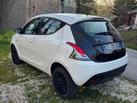 Usata Lancia Ypsilon 85 CV (62 kW) 2012 Bianco Utilitaria