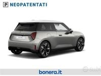 Nuova Mini Cooper SE Favoured 160 kW (218 CV) 2025 Melting silver iii Utilitaria