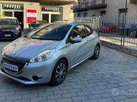 Usata Peugeot 208 Active 82 CV (60 kW) 2014 Grigio Utilitaria