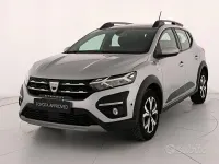 Usata Dacia Sandero Comfort 101 CV (74 kW) 2022 Argento Berlina