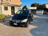 Usata Mercedes A180 Avantgarde 109 CV (80 kW) 2011 Nero Utilitaria