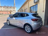 Usado Renault Clio V Intens 86 HP (63 kW) 2021 Cinzento Sedan