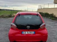 Usata Toyota Aygo 67 CV (49 kW) 2011 Rosso Utilitaria