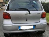 Usata Toyota Yaris 65 CV (47 kW) 2005 Argento Utilitaria