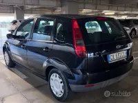 Usata Ford Fiesta Zetec 75 CV (55 kW) 2004 Nero Utilitaria