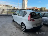 Usata Renault Grand Scénic II 110 CV (80 kW) 2009 Bianco Monovolume
