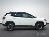 Usata Jeep Compass Trailhawk 179 CV (131 kW) 2023 Bianco / tetto nero SUV