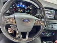 Begagnad Ford Focus 120 HK (88 kW) 2015 Silver Kombi