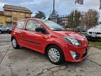 Usado Renault Twingo Dynamique 75 CV (55 kW) 2010 Rojo Utilitario