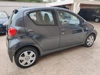 Usata Toyota Aygo 54 CV (39 kW) 2006 Grigio Utilitaria