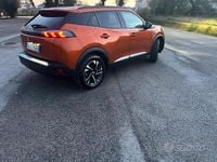Usata Peugeot e-2008 100 kW (136 CV) 2022 Bianco SUV