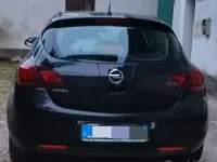 Usata Opel Astra 100 CV (73 kW) 2011 Nero Berlina