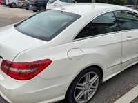 Usata Mercedes E250 AMG 200 CV (147 kW) 2009 Bianco Coupé