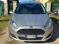 Usata Ford Fiesta 95 CV (69 kW) 2015 Grigio Utilitaria