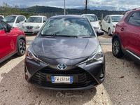 Usata Toyota Yaris 101 CV (74 kW) 2019 Gray Berlina