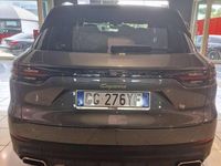 Usata Porsche Cayenne Platinum Edition 333 CV (244 kW) 2021 Grigio SUV
