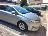 Usata Toyota Auris Hybrid Active 99 CV (72 kW) 2014 Grigio Station wagon