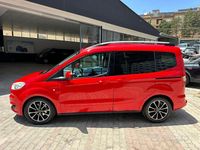 Usata Ford Tourneo Courier Titanium 75 CV (55 kW) 2017 Rosso Monovolume