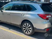 Usata Subaru Outback 150 CV (110 kW) 2017 Grigio Station wagon