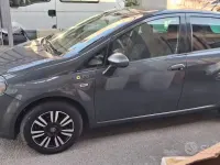 Usata Fiat Punto Young 69 CV (50 kW) 2014 Grigio Utilitaria