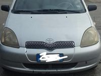Usata Toyota Yaris 68 CV (50 kW) 1999 Grigio Berlina