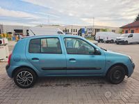 Usata Renault Clio II 75 CV (55 kW) 2003 Verde Berlina
