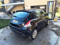 Usata Lancia Ypsilon 69 CV (50 kW) 2012 Blu Utilitaria
