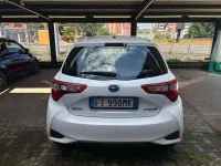 Usata Toyota Yaris Hybrid Business Edition 73 CV (53 kW) 2018 Bianco Berlina