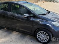 Usata Ford Fiesta Titanium 70 CV (51 kW) 2009 Grigio Utilitaria