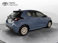 Usata Toyota Yaris Hybrid Active 116 CV (85 kW) 2021 Blu Berlina
