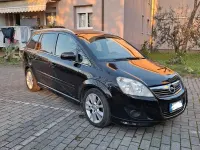 Usata Opel Zafira 125 CV (91 kW) 2011 Nero Monovolume