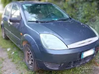 Usata Ford Fiesta 75 CV (55 kW) 2003 Grigio Utilitaria
