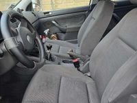 Usado VW Golf IV Trendline 105 CV (77 kW) 2005 Plateado Berlina