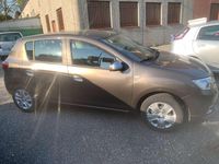 Usata Dacia Sandero Acces 73 CV (53 kW) 2019 Marrone Berlina