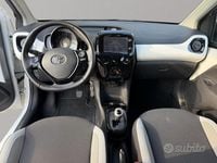 Usata Toyota Aygo X-wave 69 CV (50 kW) 2015 Bianco Utilitaria