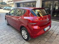 Usata Dacia Sandero Comfort 91 CV (66 kW) 2022 Rosso Utilitaria