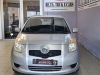 Usata Toyota Yaris Sol 69 CV (50 kW) 2007 Gray Utilitaria