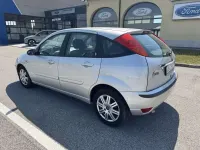 Usata Ford Focus Ghia 116 CV (85 kW) 2004 Argento Berlina