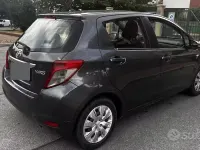 Usata Toyota Yaris 69 CV (50 kW) 2012 Grigio Utilitaria