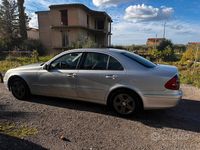 Usata Mercedes E220 Elegance 122 CV (89 kW) 2005 Grigio Berlina