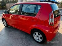 Usata Daihatsu Sirion 87 CV (63 kW) 2006 Rosso Utilitaria