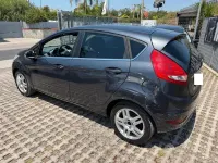 Usata Ford Fiesta Titanium 82 CV (60 kW) 2010 Grigio Berlina