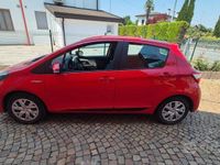 Usata Toyota Yaris Hybrid 73 CV (53 kW) 2018 Rosso Utilitaria