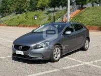 Usata Volvo V40 Momentum 150 CV (110 kW) 2015 Gray Berlina