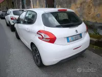 Usata Peugeot 208 Active 68 CV (50 kW) 2014 Bianco Utilitaria